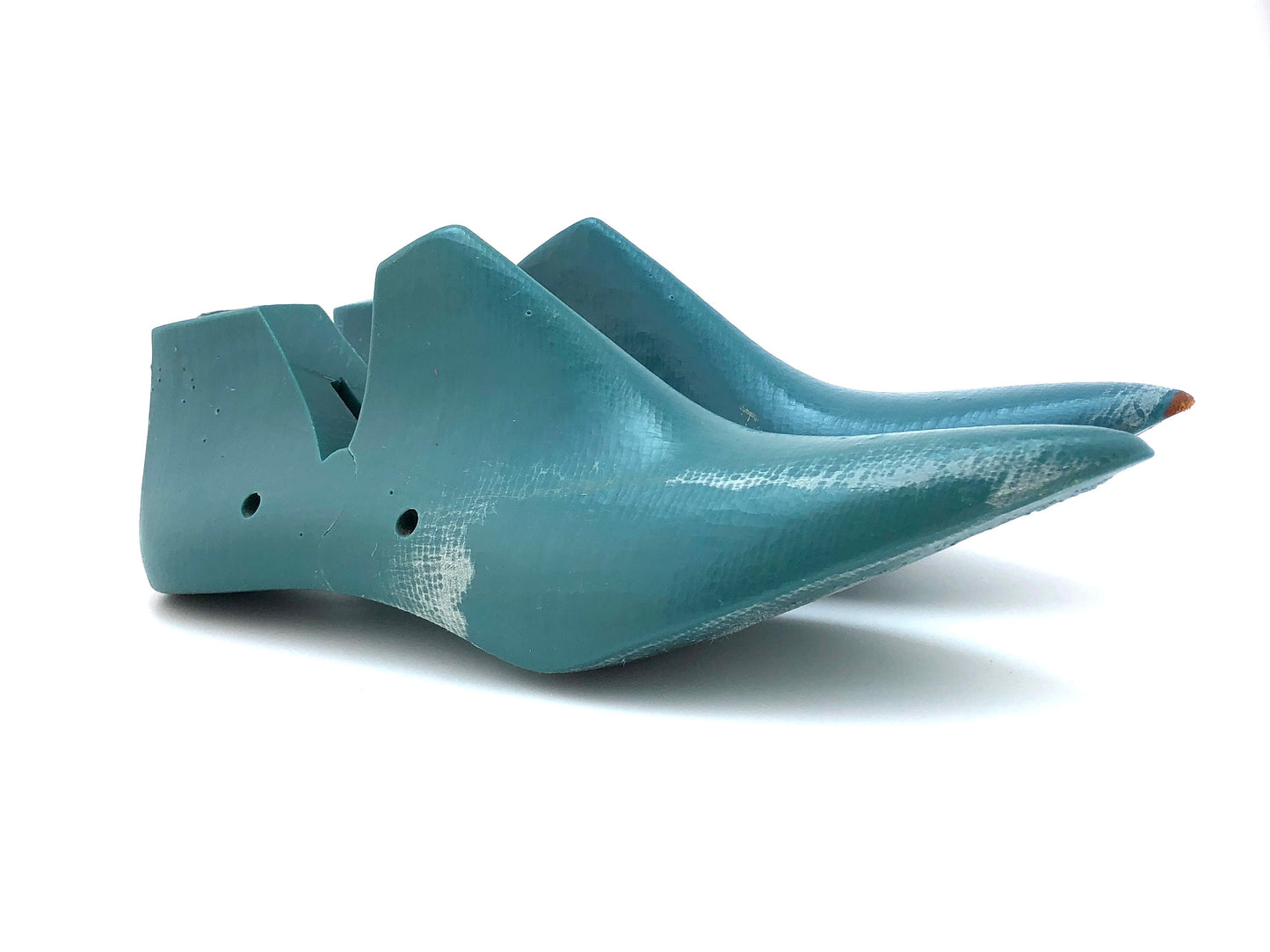 Pair of Mid/Kitten Heel Lasts [used] with Matching Heels & Shanks - Size 9 US